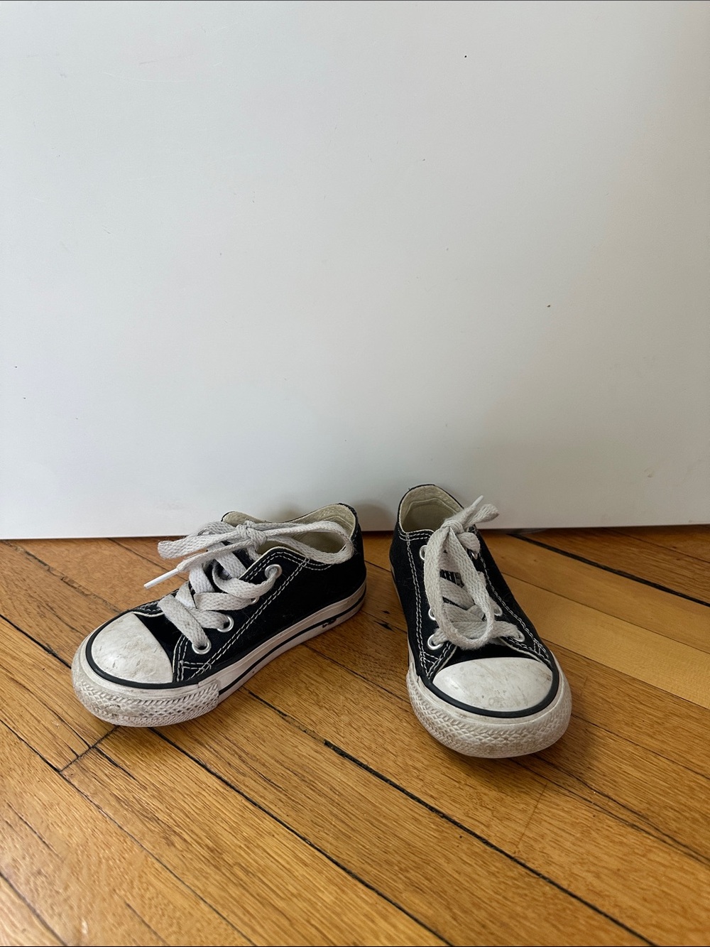 Black Canvas Converse Kids Low-Top Sneakers - Classic Style